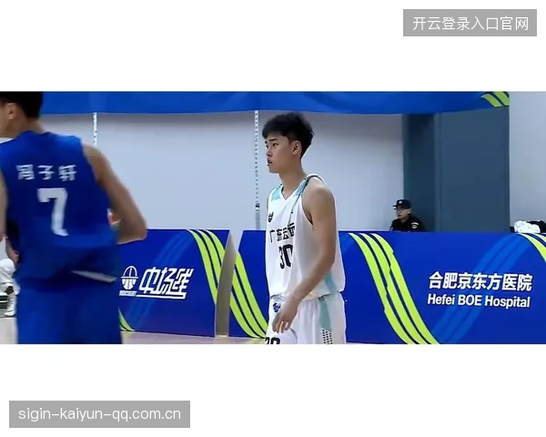 李奕臻防守尖兵：从“小将”到“铁壁”的守护者